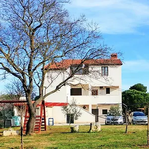 apartments-ester-victoria.pula-hotels.org/